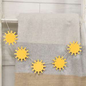 Wooden Sunshine Mini Garland 37708