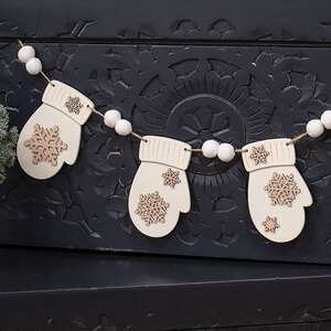 White Snowflake Mitten & Snowball Garland 38105;